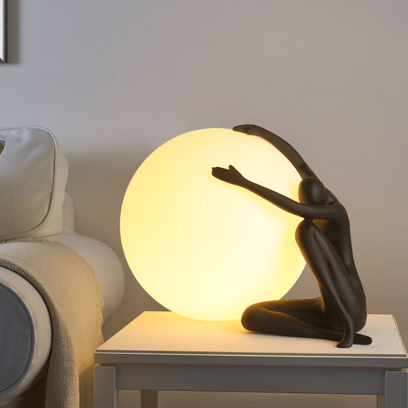 Human-shaped Ball-holding Desk Lamp