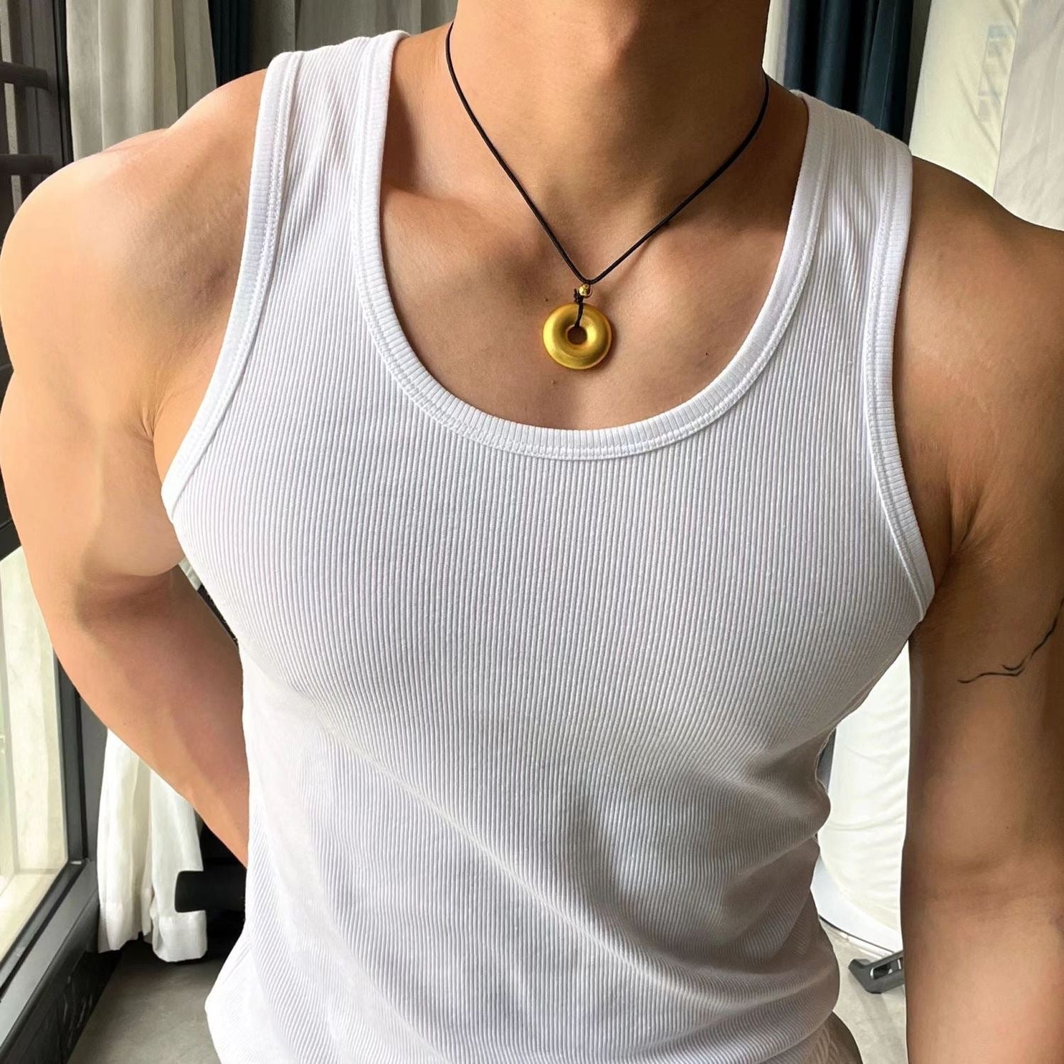Men's sleeveless style for sports and fitness