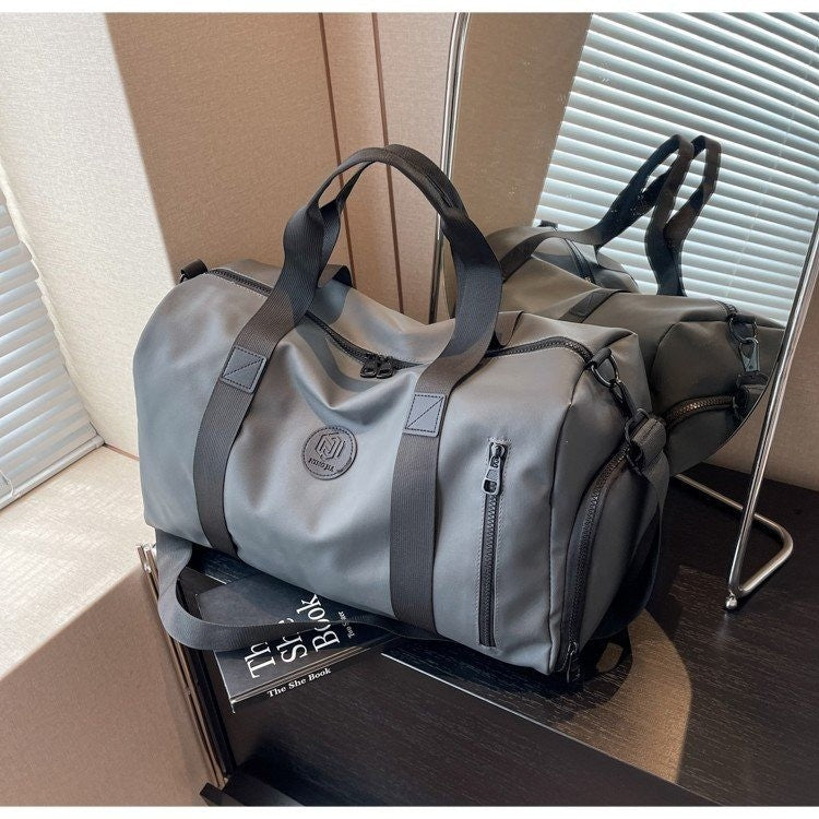 Large-capacity sports and fitness bags